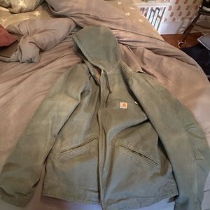 Warm Womens carhartt jacket, barely worn